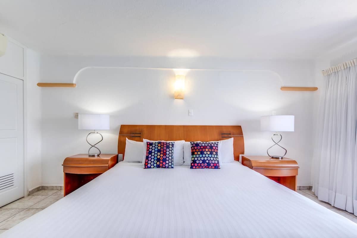 In-room safe, individually decorated, individually furnished, desk