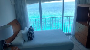 Deluxe Ocean Front  - 2 double beds