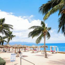 Private beach, white sand, sun-loungers, beach towels