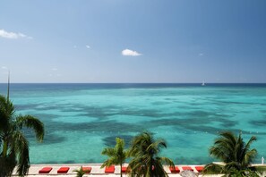 Exterior - Grand Decameron Montego Beach, A Trademark All-Inclusive Resort (Montego Bay)