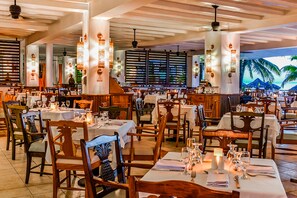 Hi ha 2 restaurants amb esmorzars 