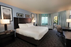 Deluxe Patio Room  | Ropa de cama de alta calidad y escritorio