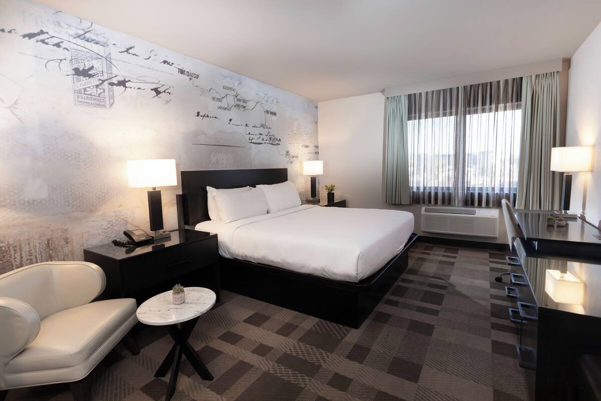 Peralatan tempat tidur premium, meja, ruang kerja komputer riba 