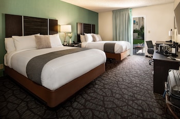 Deluxe Patio Room  | Premium bedding, desk, laptop workspace, blackout drapes at Silver Sevens Hotel & Casino