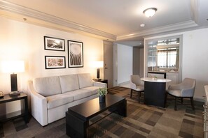 Premium bedding, desk, laptop workspace, blackout drapes - Silver Sevens Hotel and Casino, a Wyndham Garden (Las Vegas)