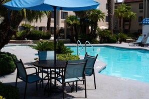 Outdoor pool - Silver Sevens Hotel and Casino, a Wyndham Garden (Las Vegas)