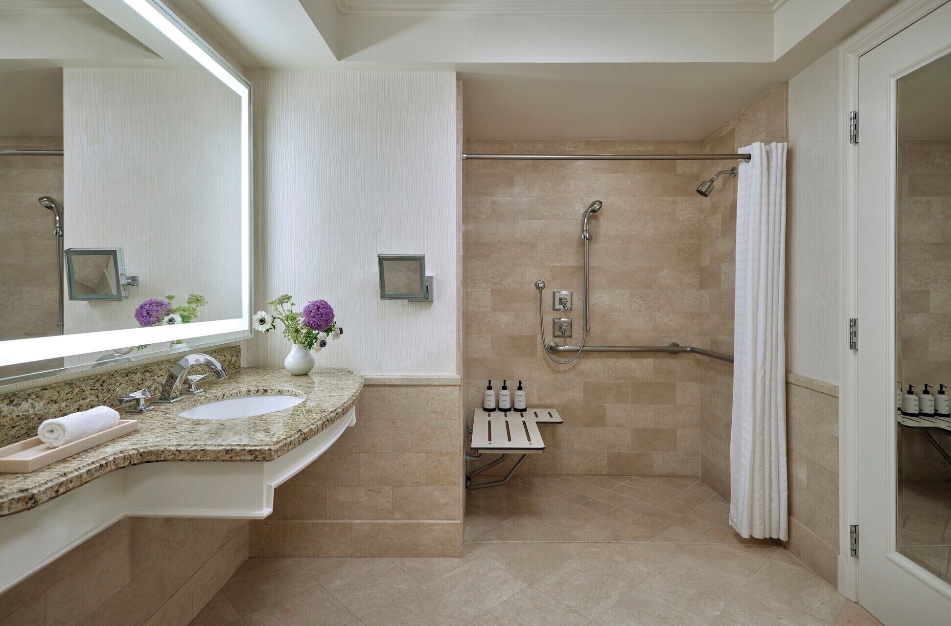 Kamar mandi difabel