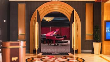 2 restaurants, breakfast, lunch, brunch served; American cuisine