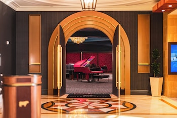 2 restaurants; breakfast, lunch, and brunch served at Four Seasons Hotel Las Vegas