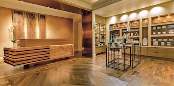 Couples treatment rooms, body treatments, hot stone massages at Four Seasons Hotel Las Vegas