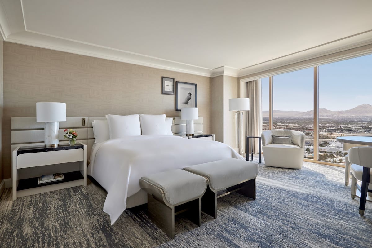 Ropa de cama de alta calidad, cubrecamas y minibar