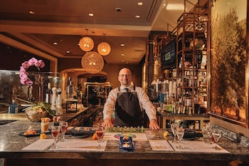 2 bars/lounges, poolside bar at Four Seasons Hotel Las Vegas