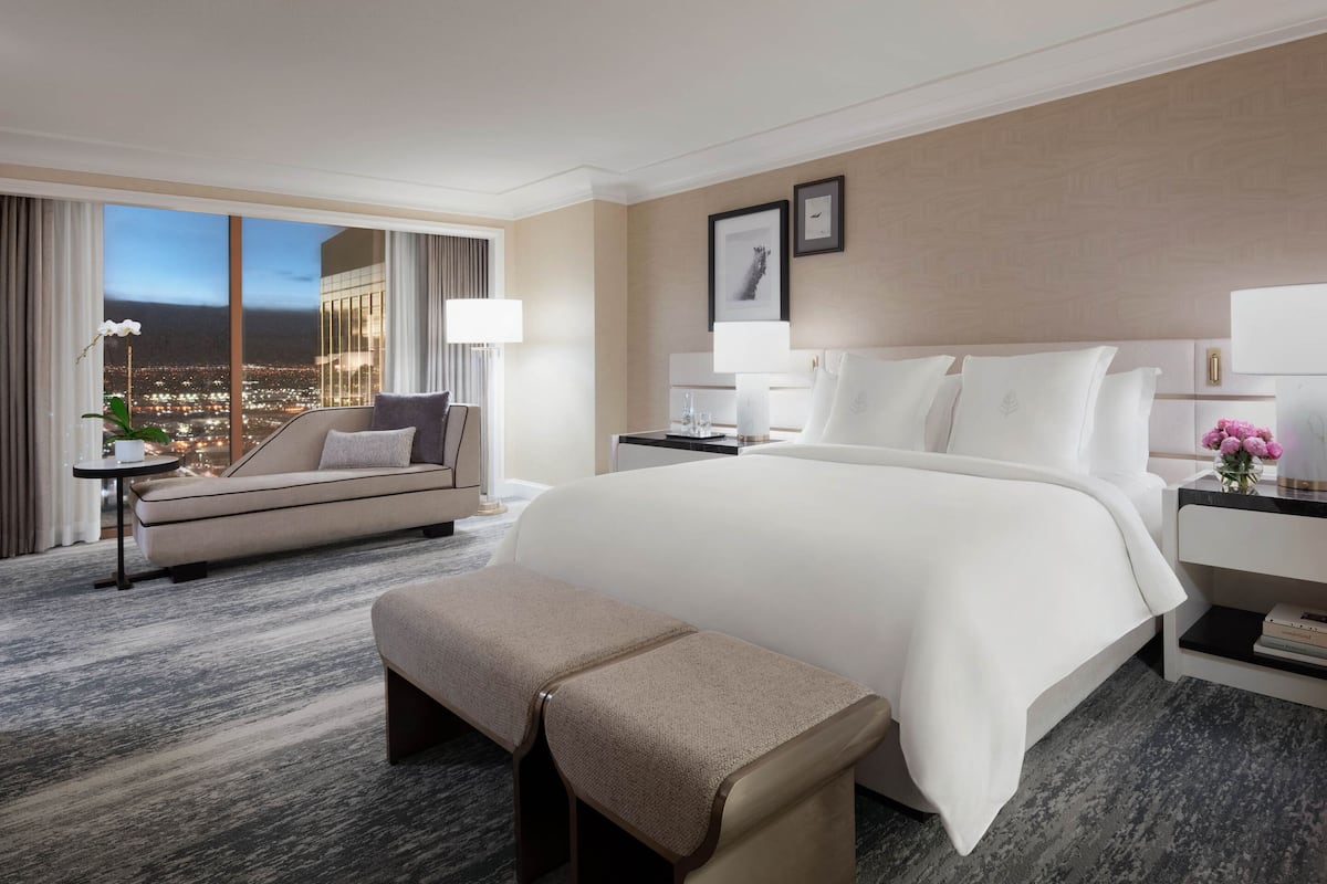 Ropa de cama de alta calidad, cubrecamas y minibar