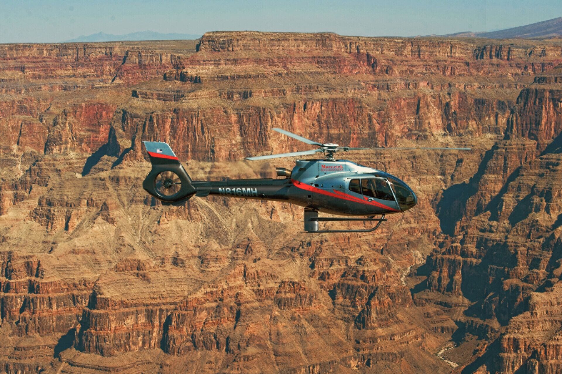 Helikopter-/flytur
