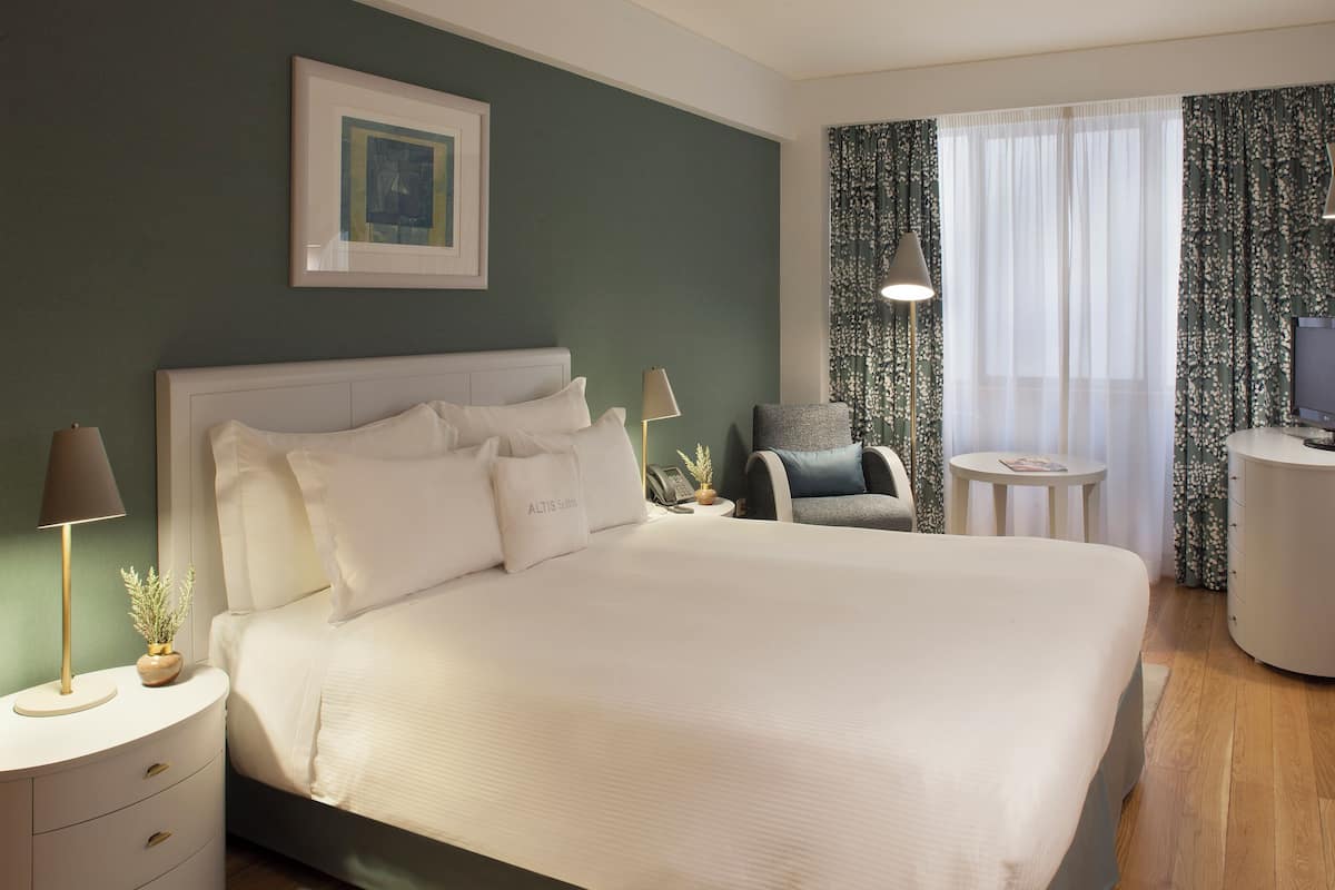 Deluxe Apartment, 1 Bedroom | 1 bedroom, premium bedding, minibar, in-room safe