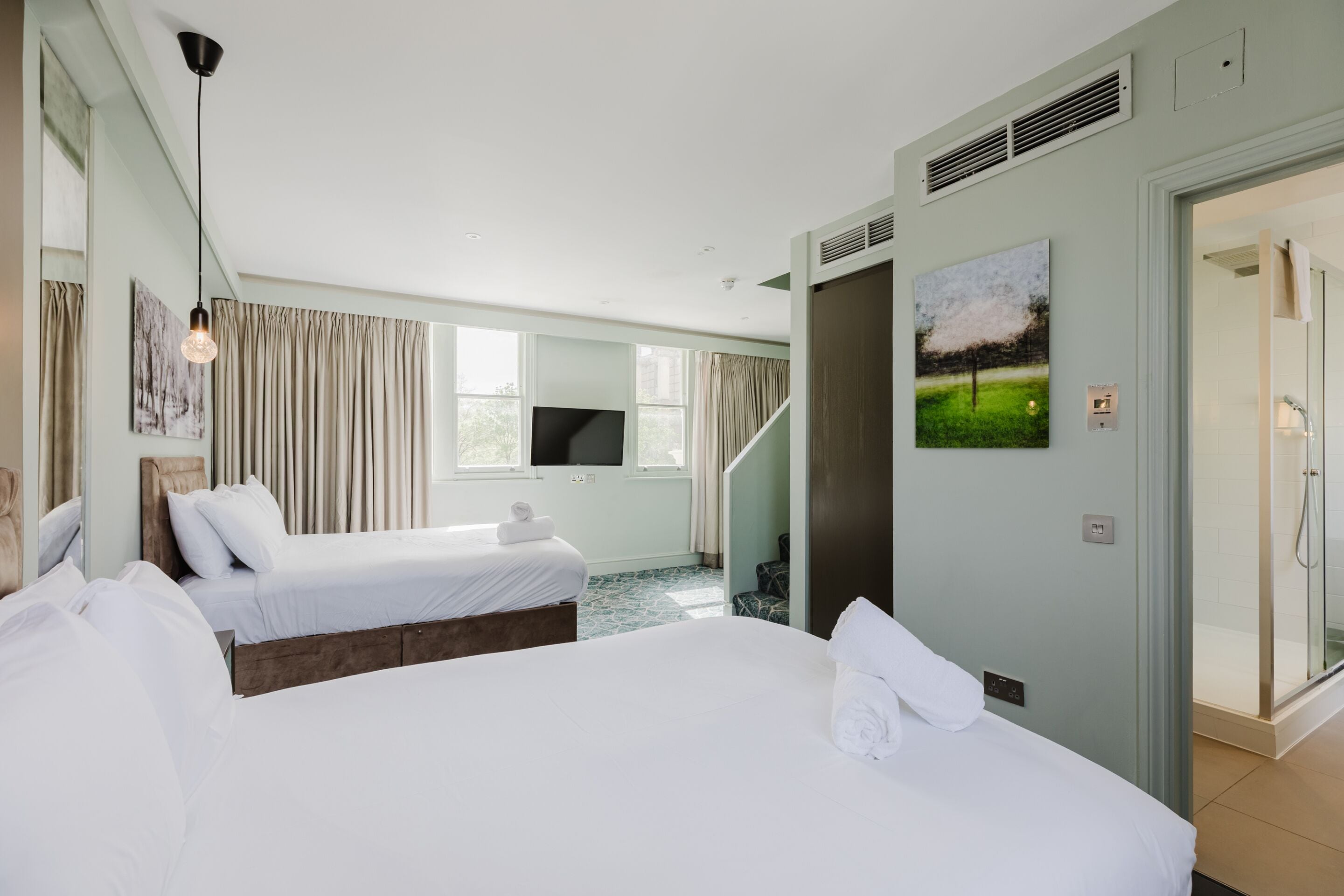 In-room safe, soundproofing, iron/ironing board, free WiFi