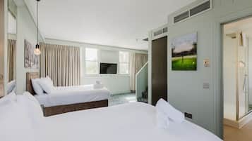 In-room safe, soundproofing, iron/ironing board, free WiFi