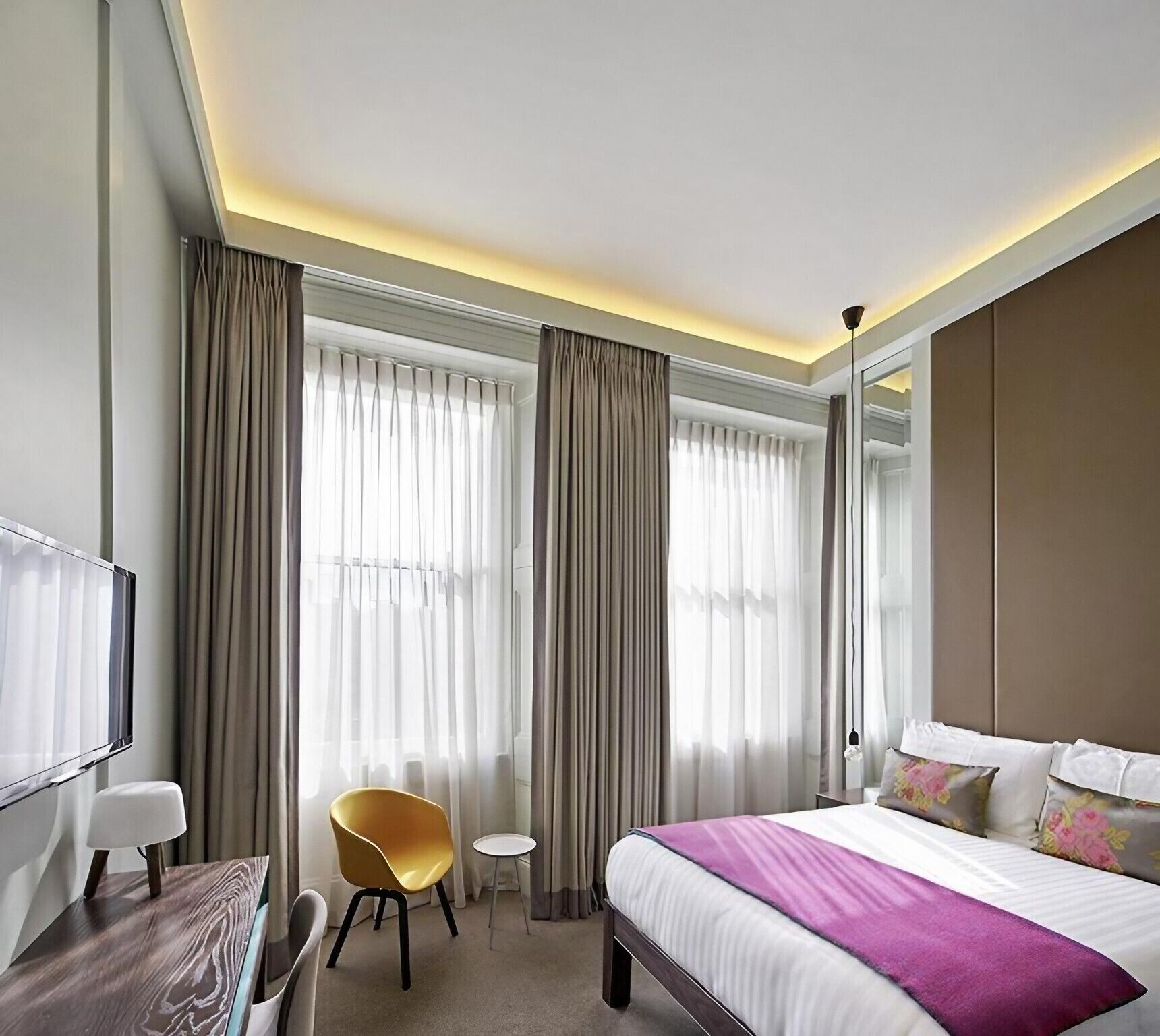 Photo - The Lancaster Hotel