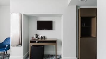 Superior Double Room, Ensuite | Iron/ironing board, free WiFi, bed sheets