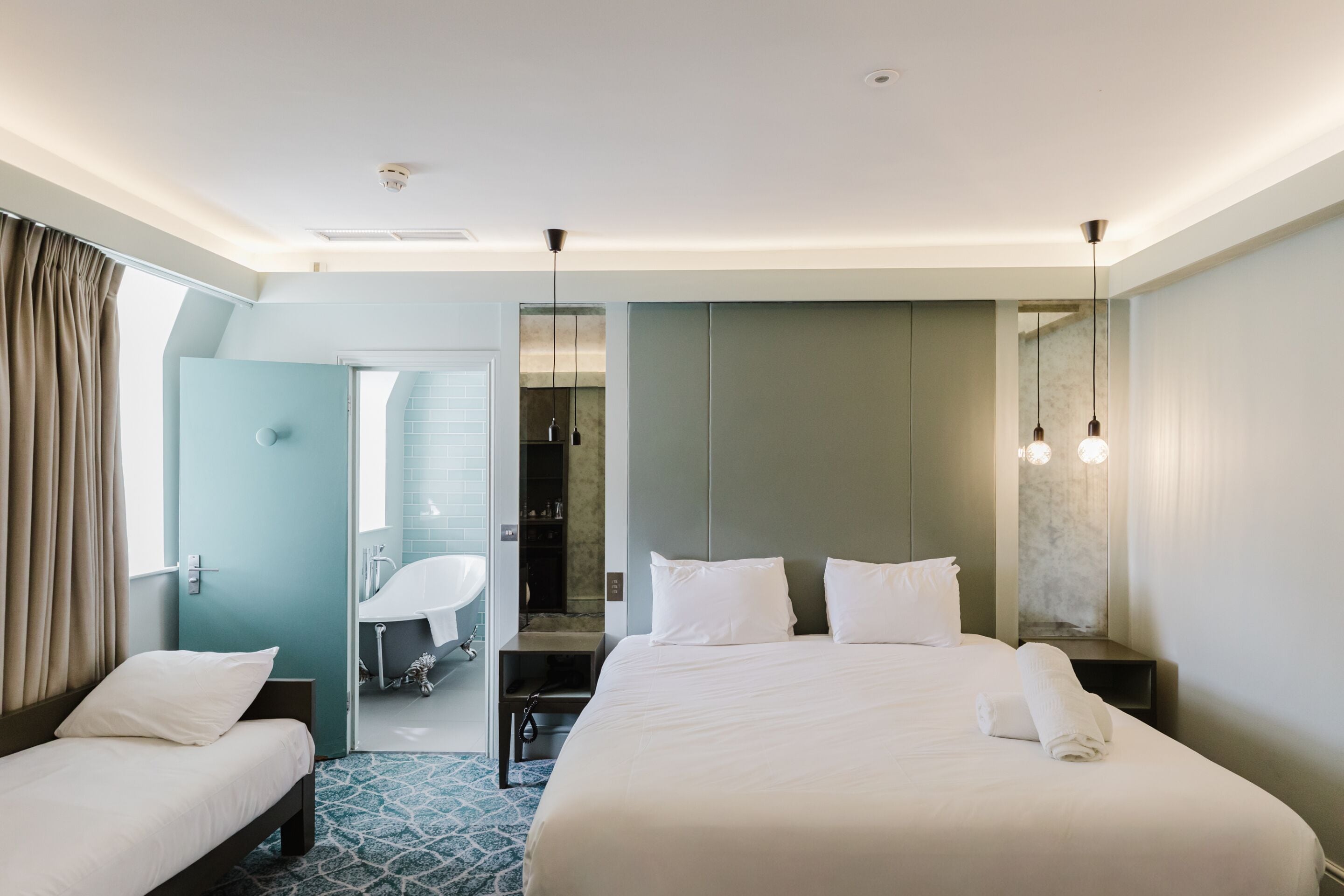 Iron/ironing board, free WiFi, bed sheets
