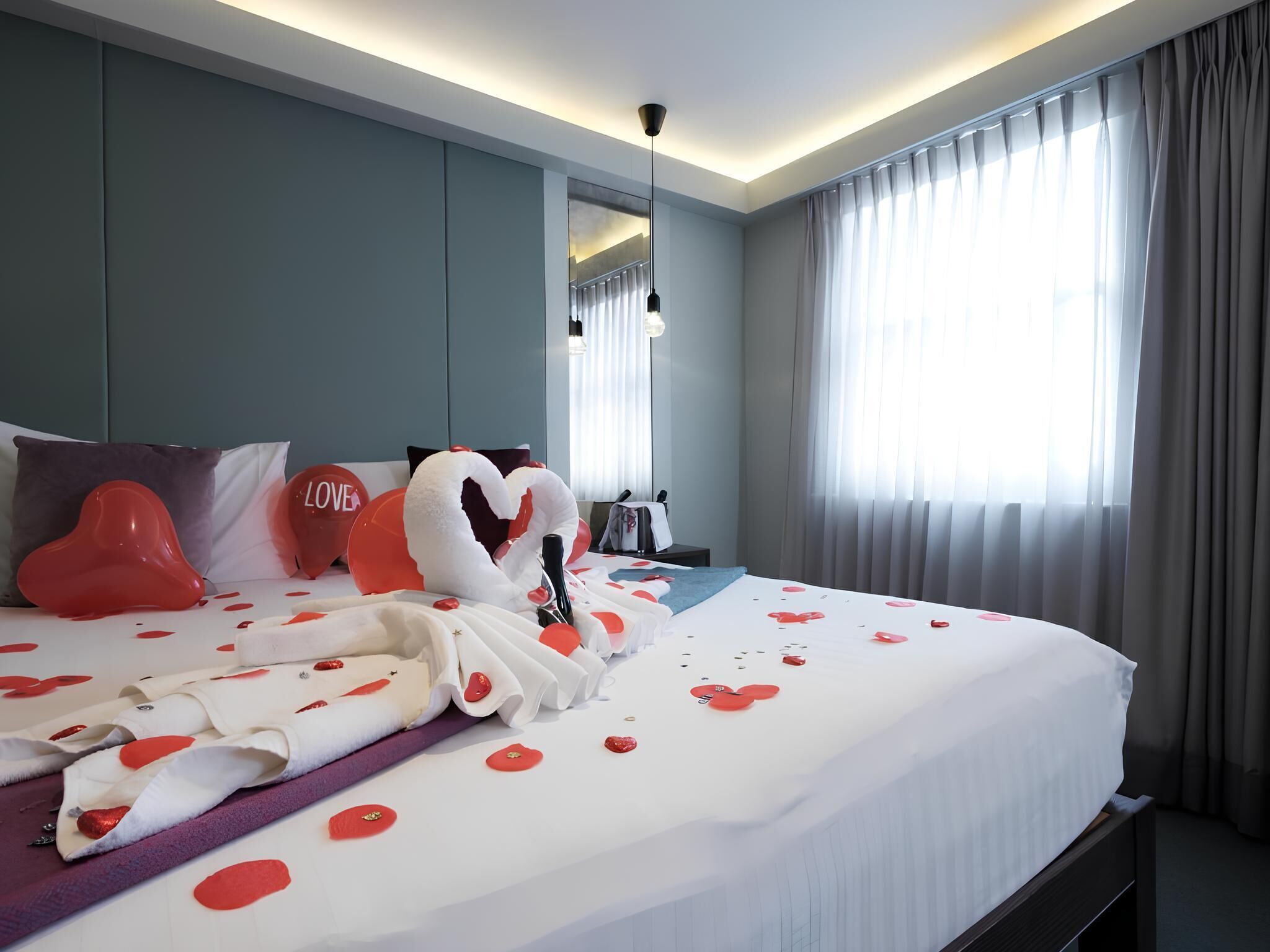 Deluxe Double Room | In-room safe, soundproofing, iron/ironing board, free WiFi
