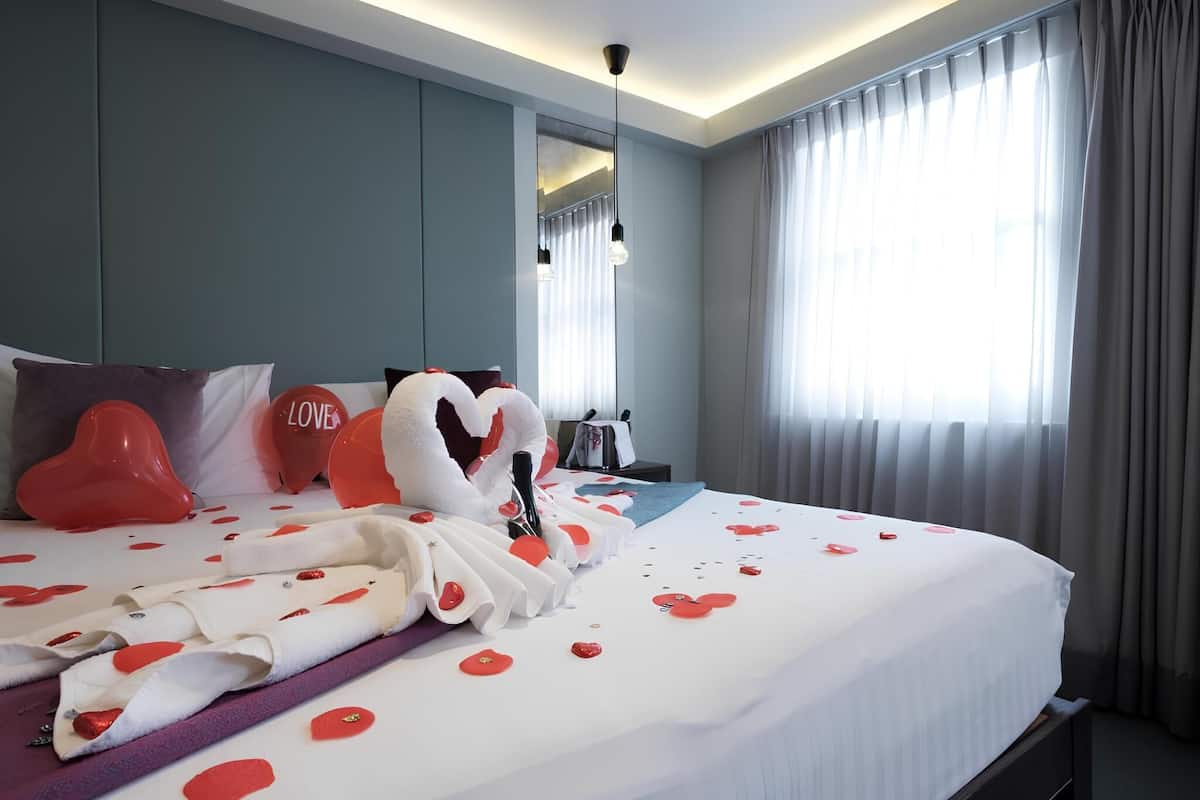 Deluxe Double Room | In-room safe, soundproofing, iron/ironing board, free WiFi