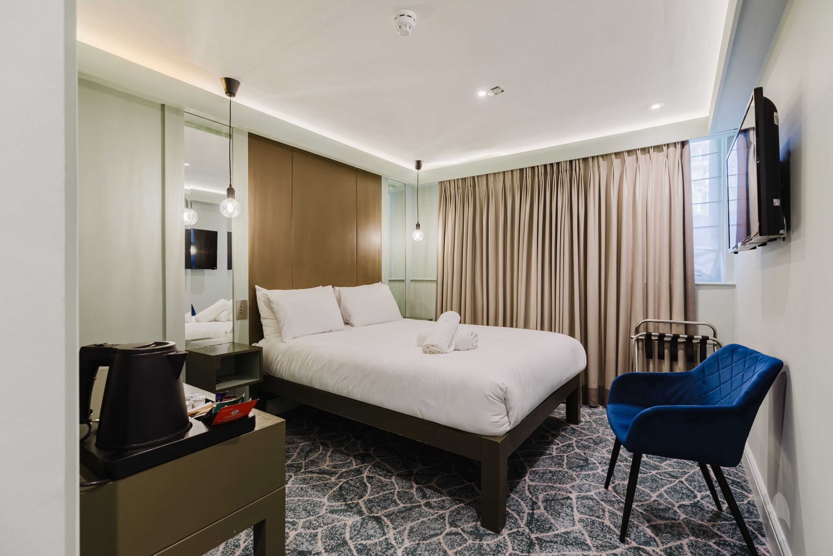 Standard Double Room, Ensuite | In-room safe, soundproofing, iron/ironing board, free WiFi