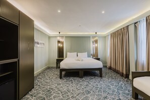 Superior driepersoonskamer, en-suite badkamer | Een strijkplank/strijkijzer, gratis wifi, beddengoed