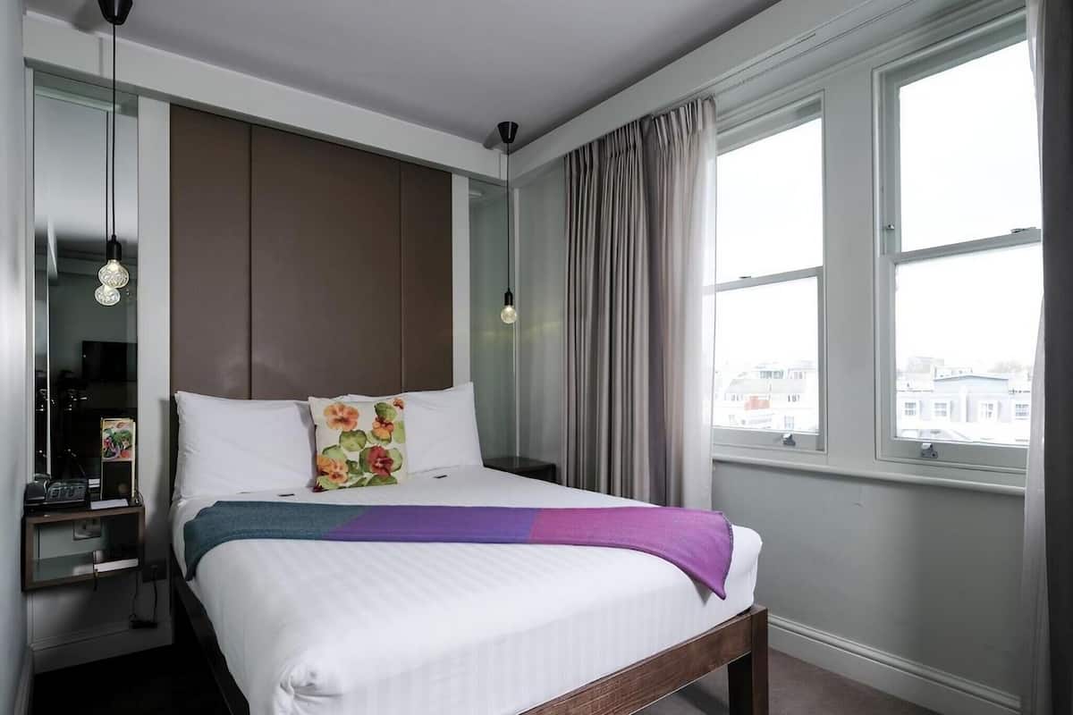 Superior Double Room | In-room safe, soundproofing, iron/ironing board, free WiFi