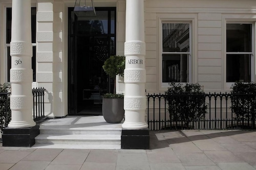 The Lancaster Hotel