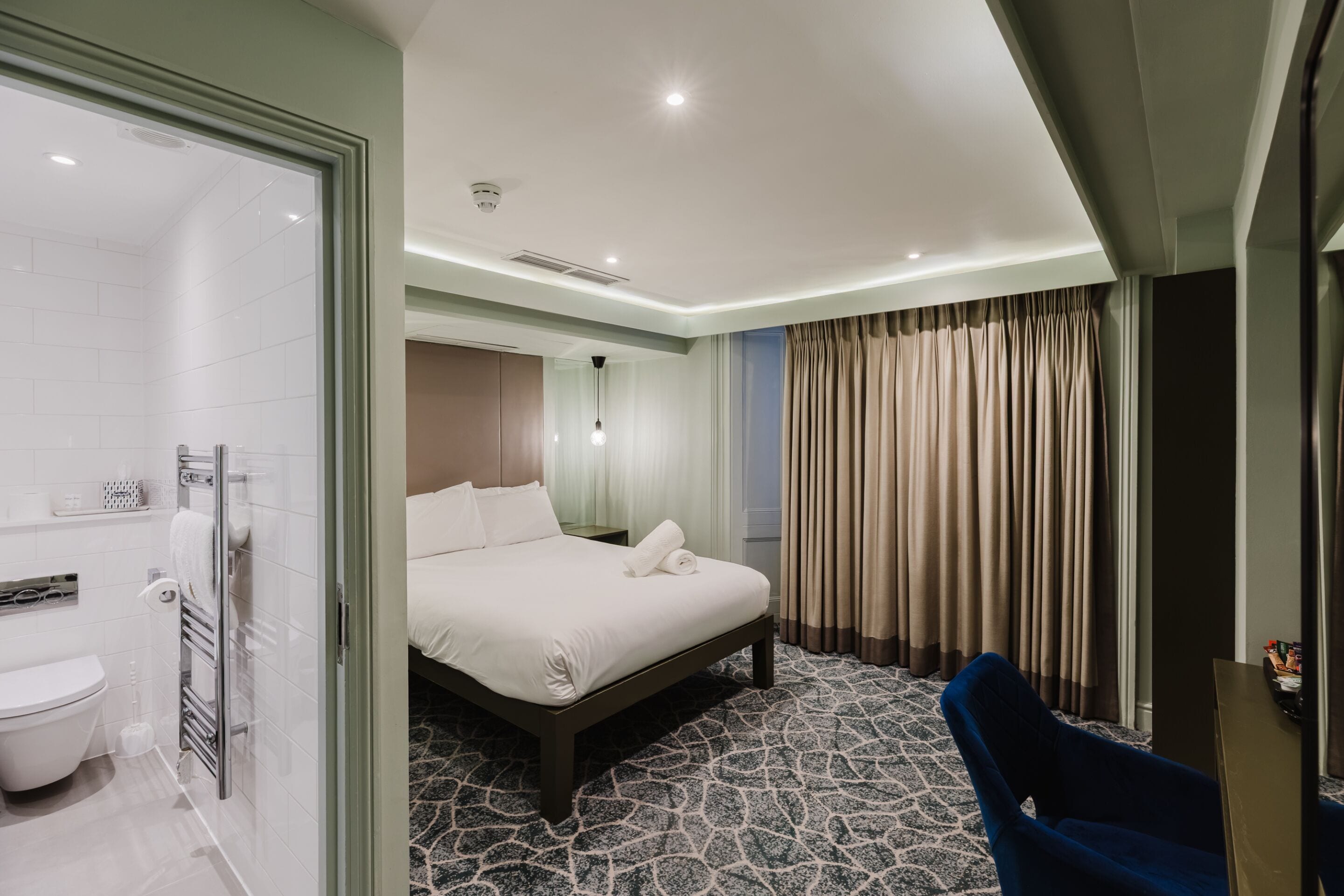 Superior Double Room, Ensuite | In-room safe, soundproofing, iron/ironing board, free WiFi