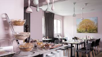 Petit déjeuner buffet (14.95 GBP par personne)