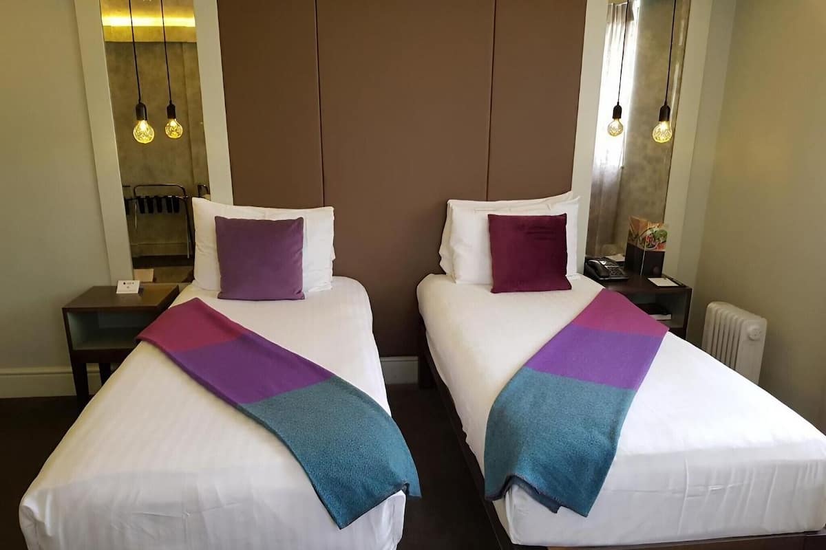 Deluxe Twin Room, Ensuite | In-room safe, soundproofing, iron/ironing board, free WiFi