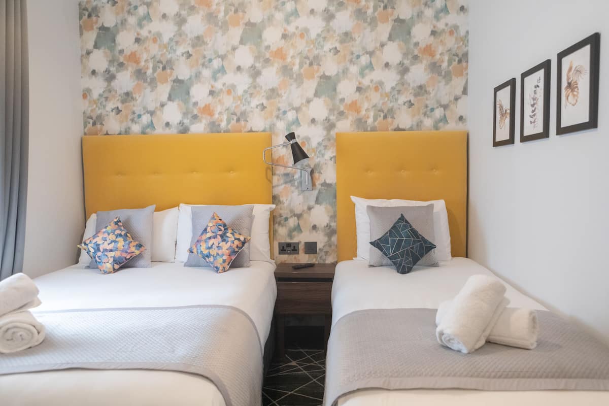 Dreibettzimmer | Bügeleisen/Bügelbrett, kostenloses WLAN, Bettwäsche