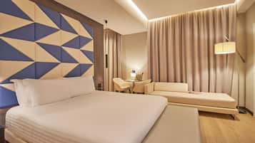 Junior Suite Deluxe | 迷你吧、房內夾萬、書桌、免費 Wi-Fi