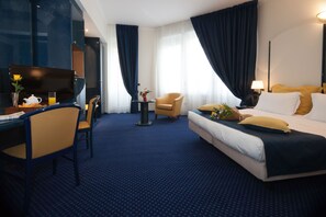 Tremannsrom | Minibar, safe på rommet, skrivebord og wi-fi (inkludert)