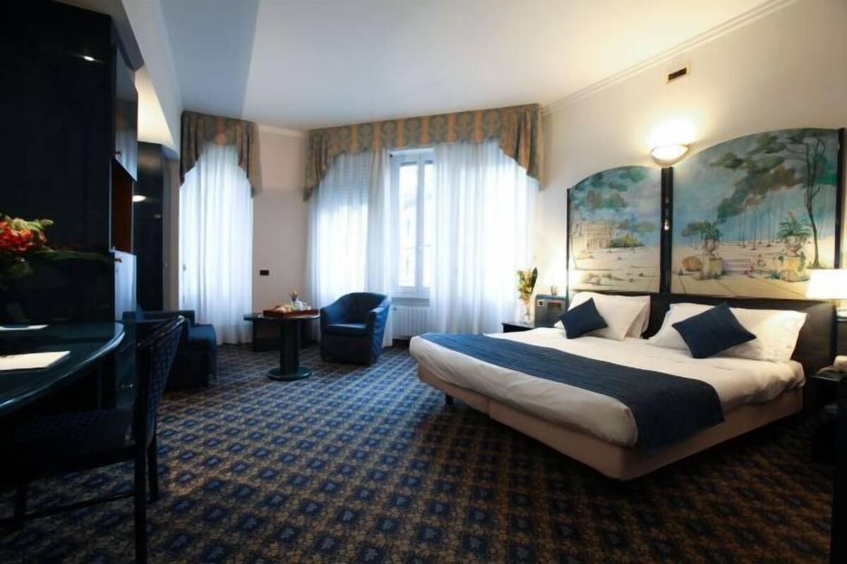 Minibar, in-room safe, desk, free WiFi