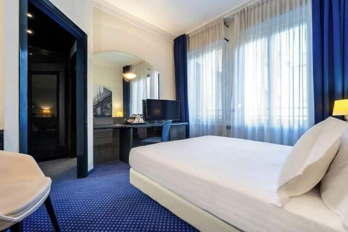 Minibar, in-room safe, desk, free WiFi