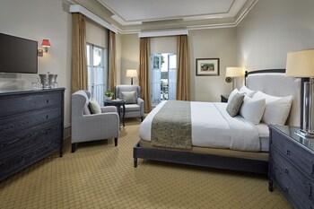 Room (Coronado) | Premium bedding, individually decorated, individually furnished, desk at Glorietta Bay Inn Coronado Island