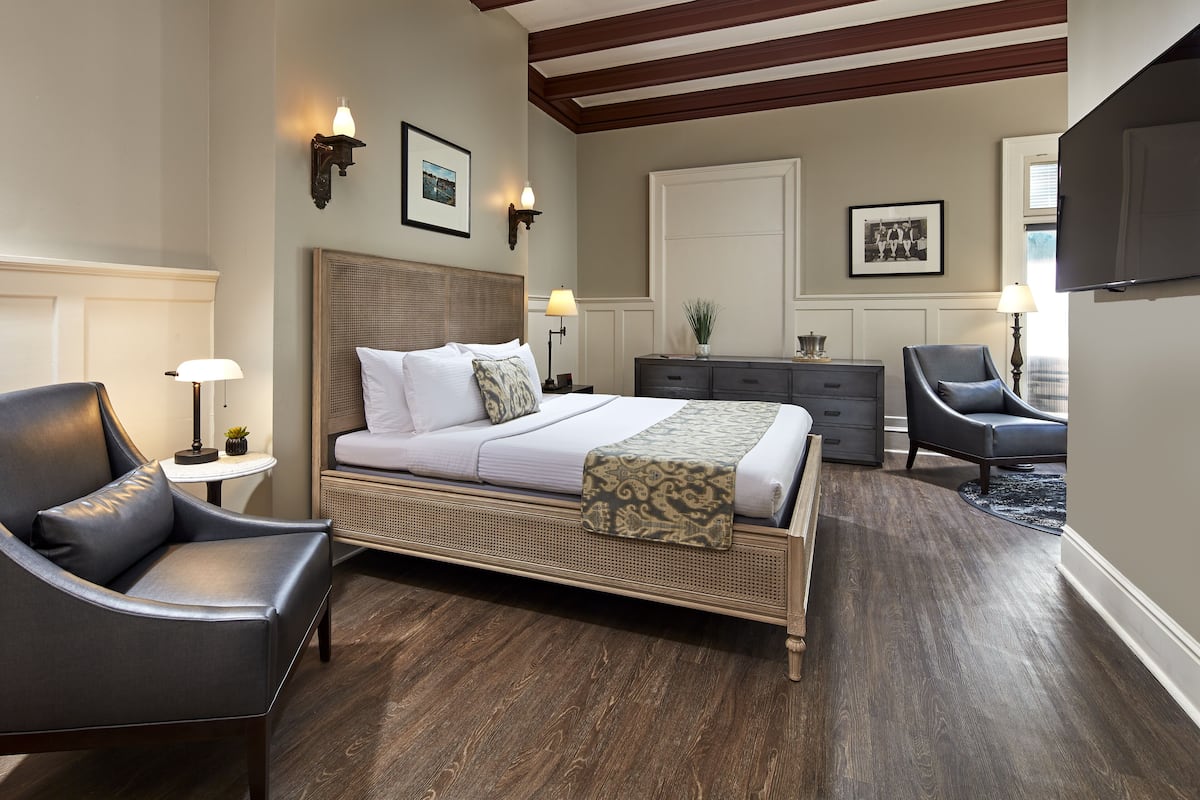 Habitación, con acceso para personas discapacitadas (The Charleston Mansion) | Ropa de cama de alta calidad y decoración personalizada