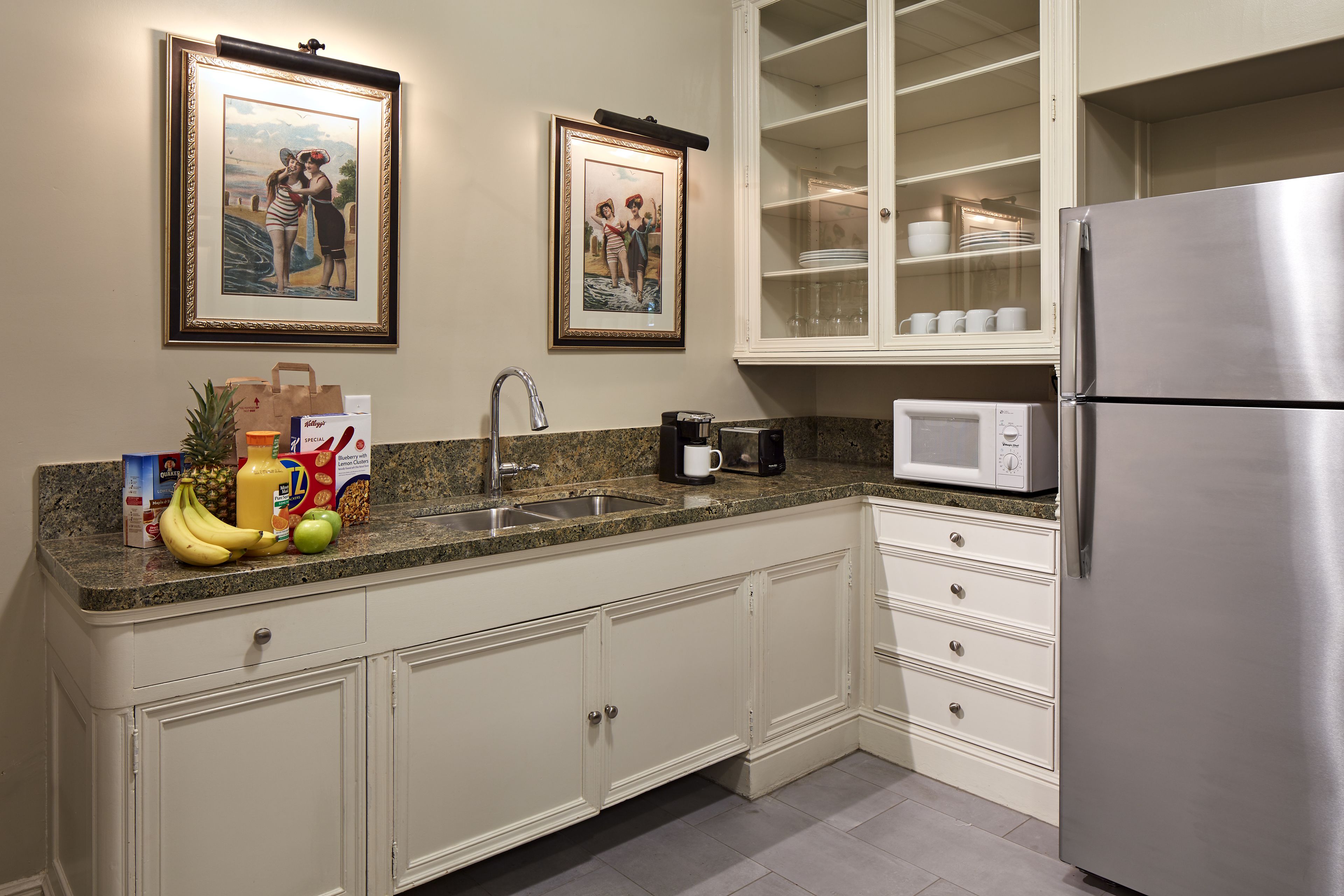 suite (garden) | premium bedding, individually decorated, individually furnished, desk