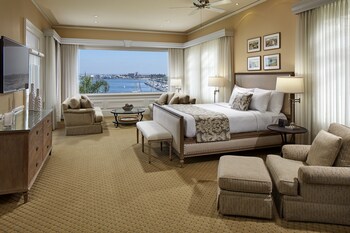 Penthouse | Premium bedding, individually decorated, individually furnished, desk at Glorietta Bay Inn Coronado Island