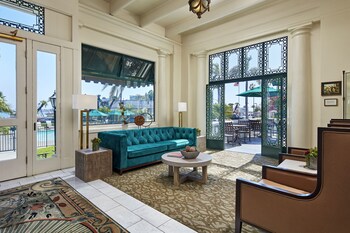 Sitting area in hotel lobby at Glorietta Bay Inn Coronado Island