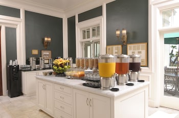 Breakfast area at Glorietta Bay Inn Coronado Island