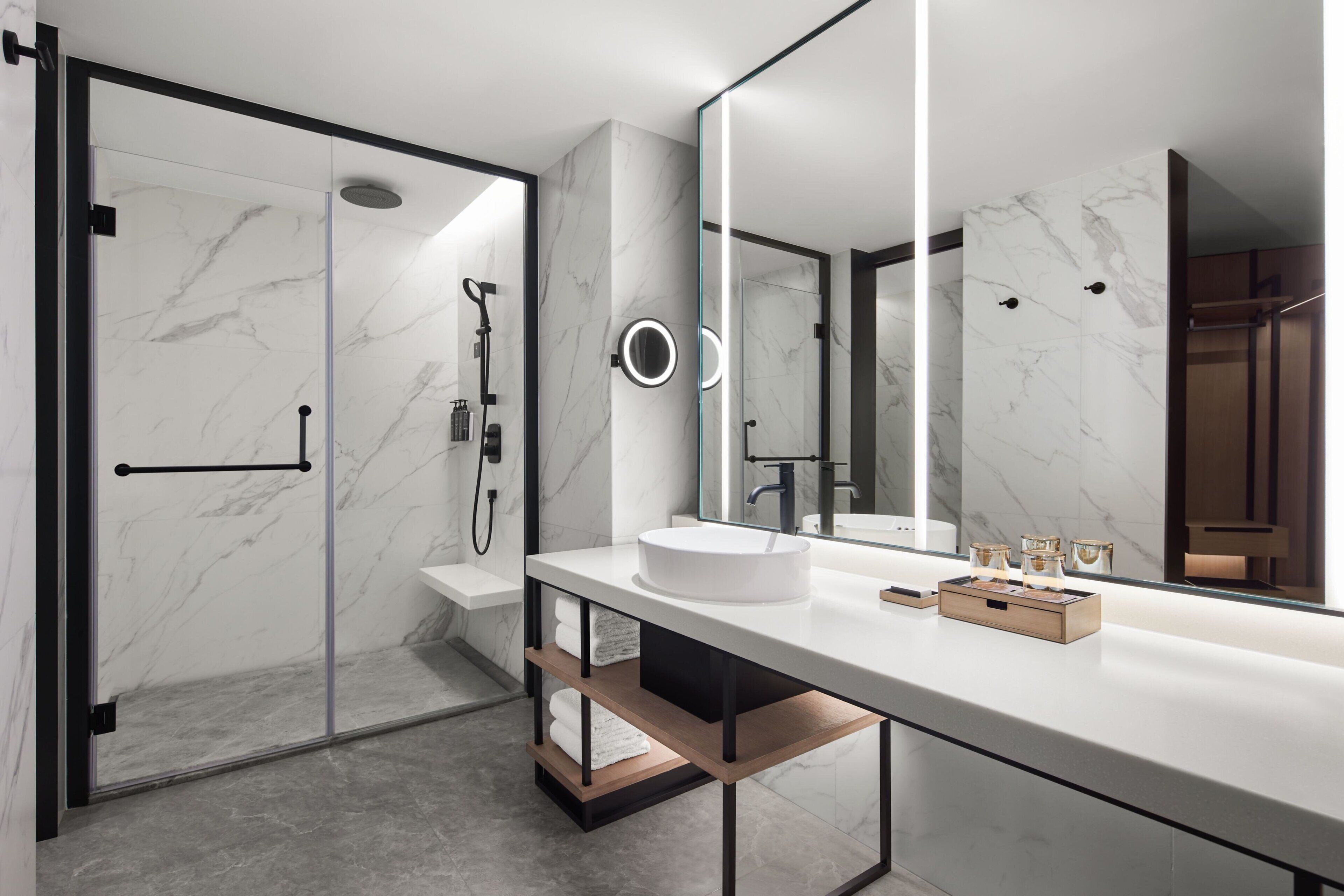 deluxe suite | 1 bedroom, minibar, in-room safe, desk