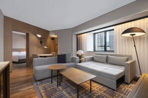 Club-Suite, 1 Schlafzimmer | 1 Schlafzimmer, Minibar, Zimmersafe, Verdunkelungsvorhänge