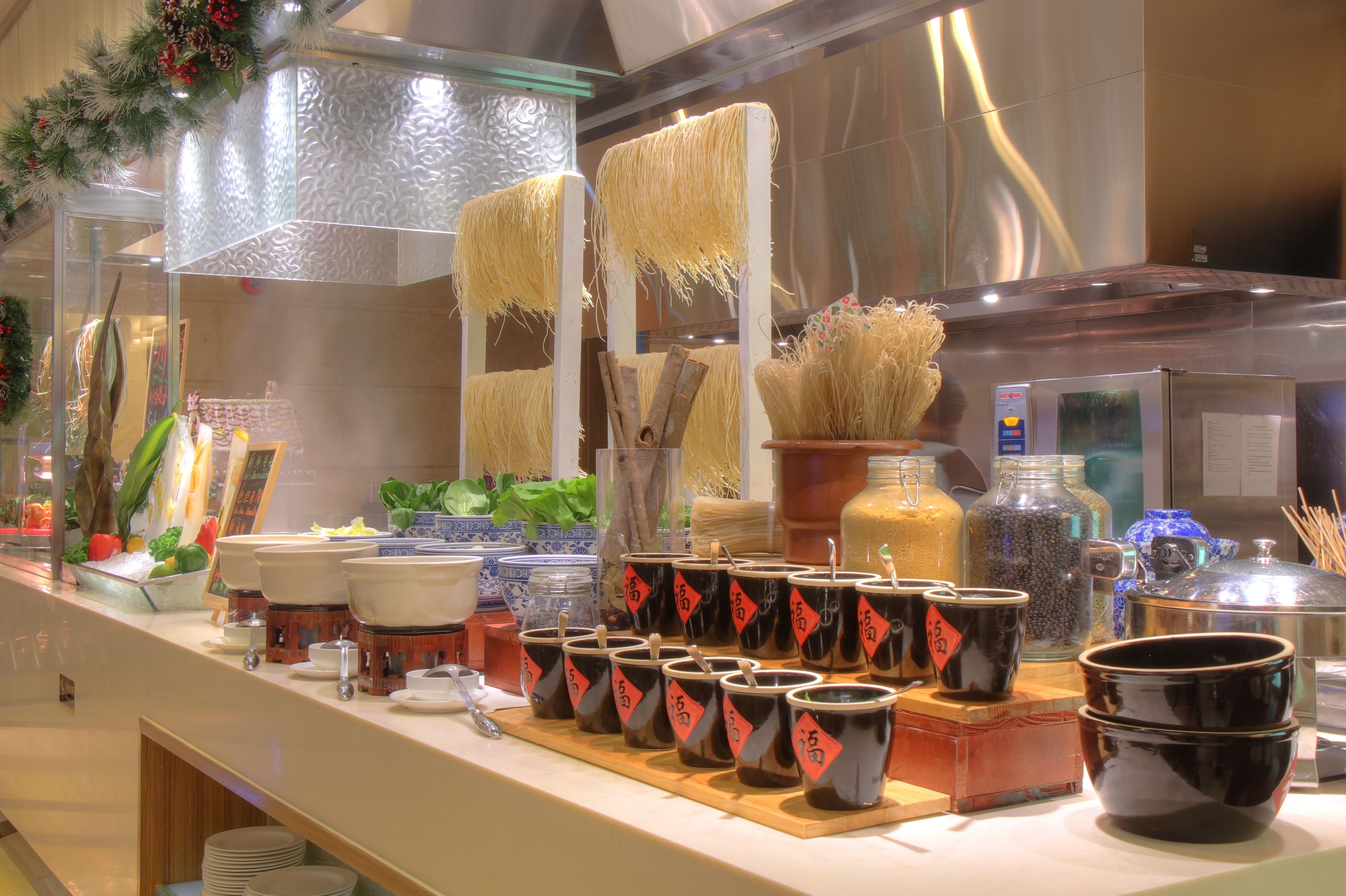 daily buffet breakfast (cny 128 per person)