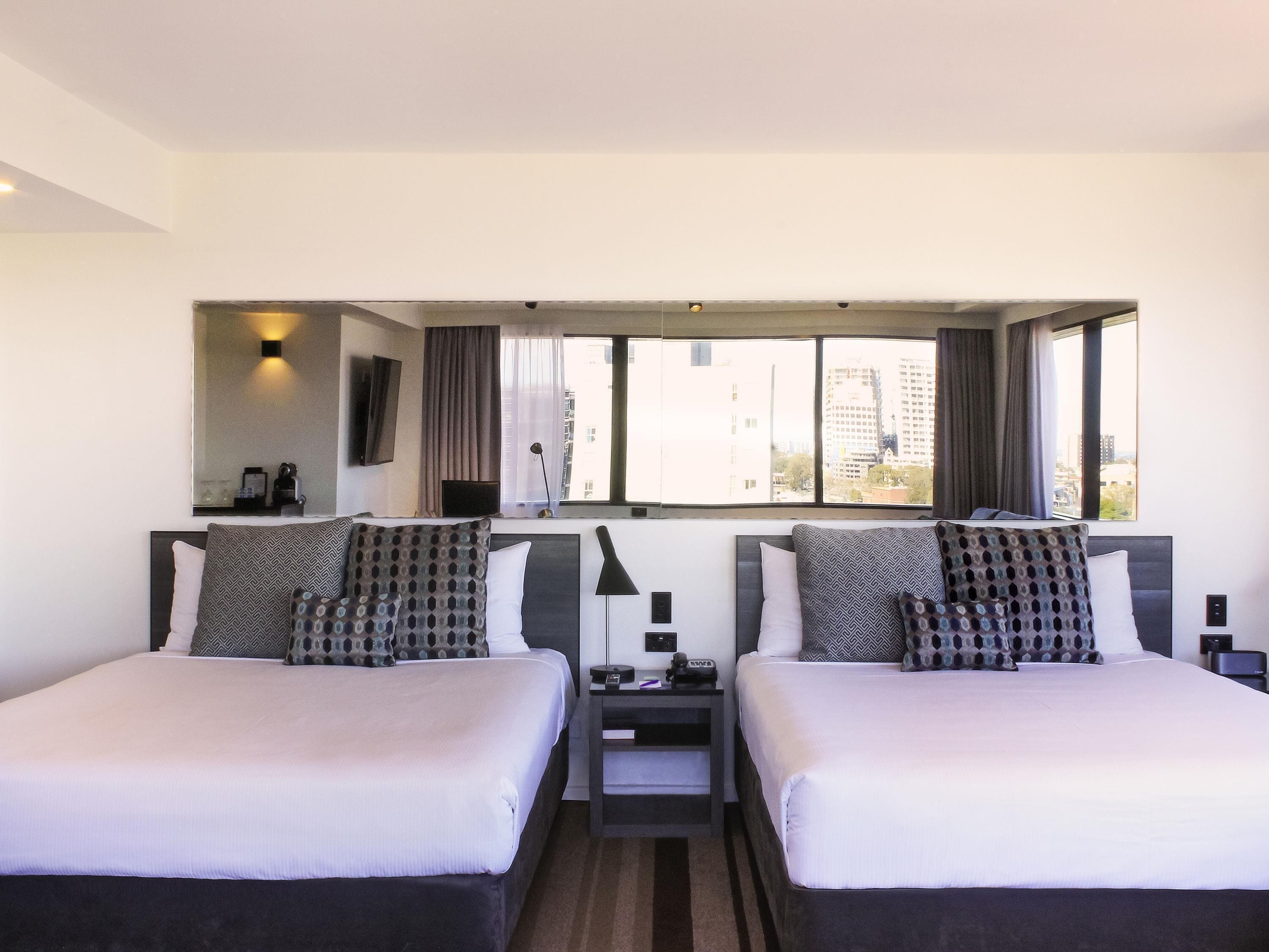 Ropa de cama de alta calidad y minibar 