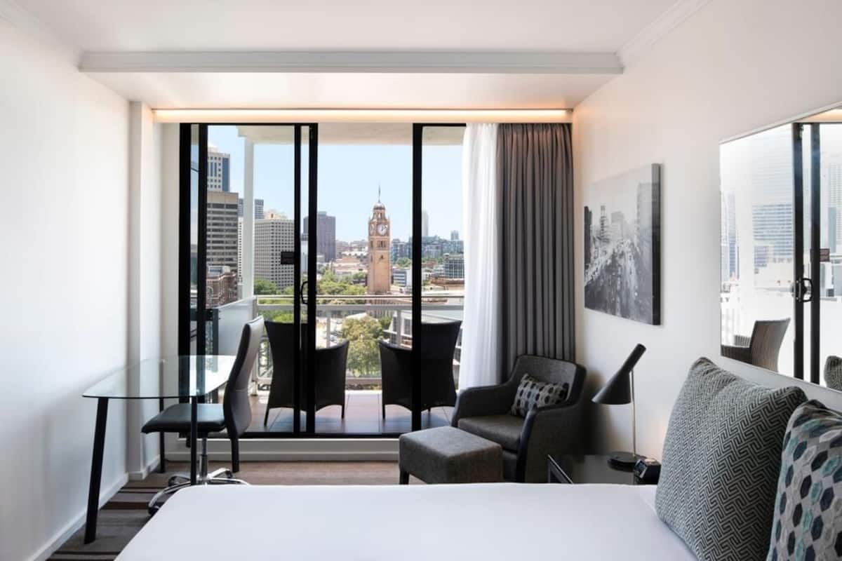 Balcony Room, 1 Queen Bed, City View | Premium bedding, minibar, in-room safe, desk