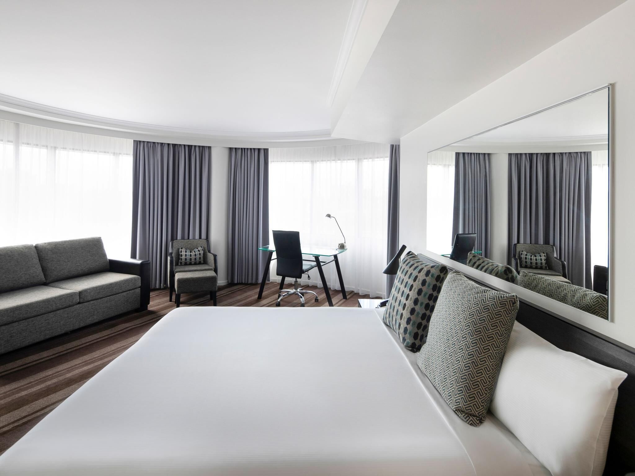 Ropa de cama de alta calidad y minibar 